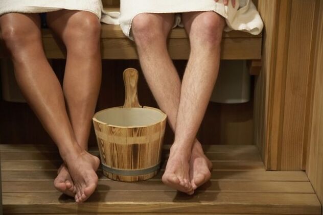 È facile contrarre i funghi alle unghie dei piedi in uno stabilimento balneare